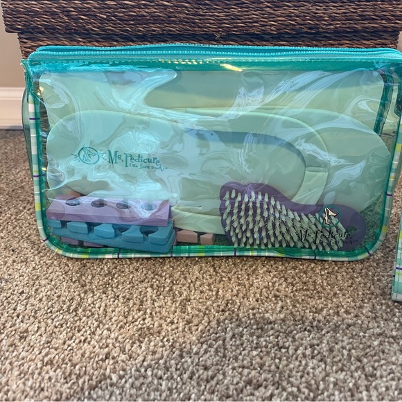 Ms. Pedicure Foot Fix Kit in Green Case - Picture 2 of 4
